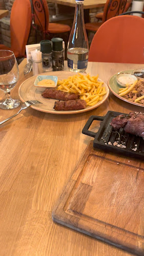 Opinii despre Restaurant @ Terasa Casa Veche în Târgoviște - Gastronomie și ospitalitate