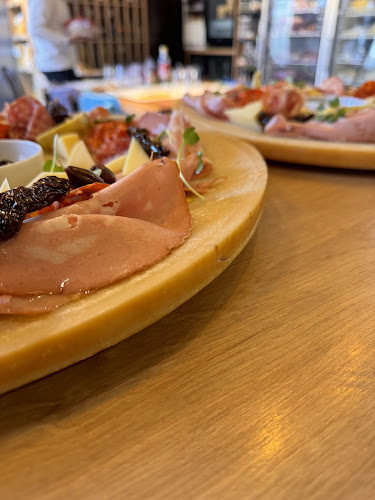 Cucina TUREA Băcănie cu Bucătărie - Gastronomie și ospitalitate