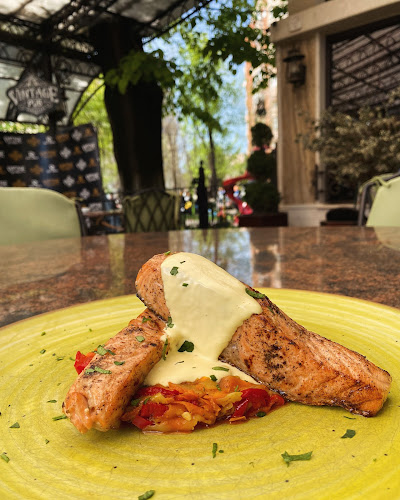 Vintage Pub-Restaurant