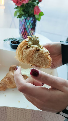 Opinii despre BB Cakes Boutique în Dumbrăvița - Gastronomie și ospitalitate