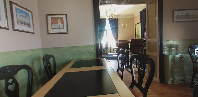 La Curtea Domnească