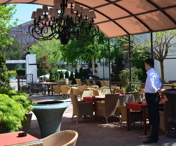 Strada Mircea cel Bătrân 103, Constanța 905700