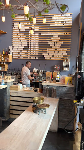 Opinii despre Velo Coffee-Cafe Du Theatre Roastery în Brașov - Gastronomie și ospitalitate