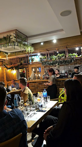 Opinii despre Crema Restaurant în Alba Iulia - Gastronomie și ospitalitate