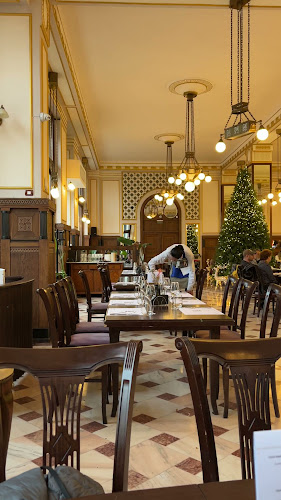 Opinii despre Lloyd în Timișoara - Gastronomie și ospitalitate