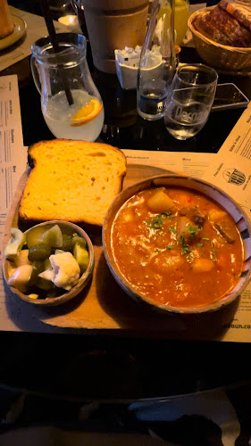 Comentarii opinii despre La Ceaun - Piata Sfatului