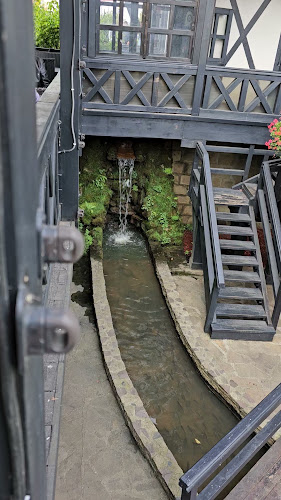 Podu' cu lanțuri - Gastronomie și ospitalitate