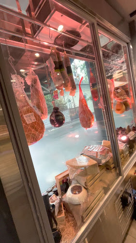 Opinii despre SARA Bistro Popa Petre în București - Gastronomie și ospitalitate