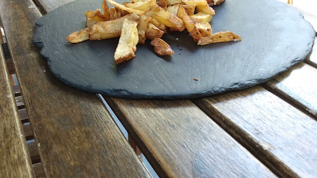 Opinii despre Snobbish Burger în Bacău - Gastronomie și ospitalitate