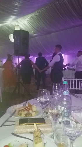 LUXURY by the lake - Gastronomie și ospitalitate