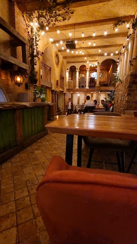 Opinii despre Curtea Veche în Arad - Gastronomie și ospitalitate