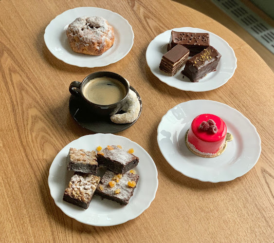 ART CAKES by Mihaela Ivan