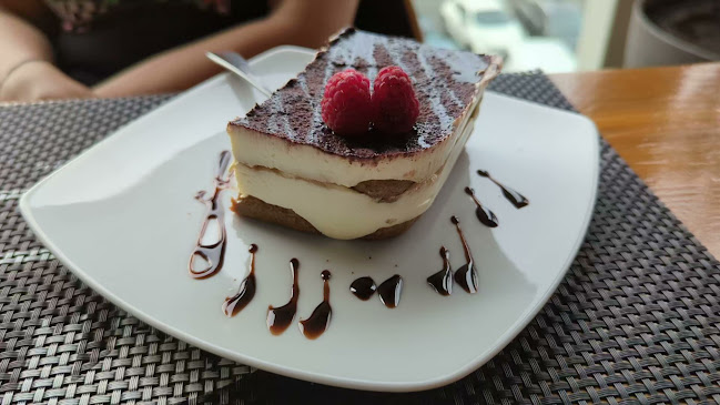 Opinii despre Urban lounge & Restaurant în Piatra Neamț - Gastronomie și ospitalitate