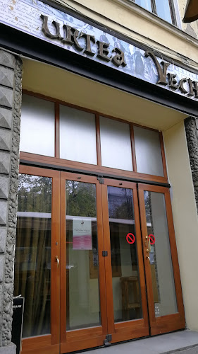 Curtea Veche - Gastronomie și ospitalitate