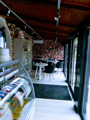 Pusculita cu dulciuri - Gastronomie și ospitalitate