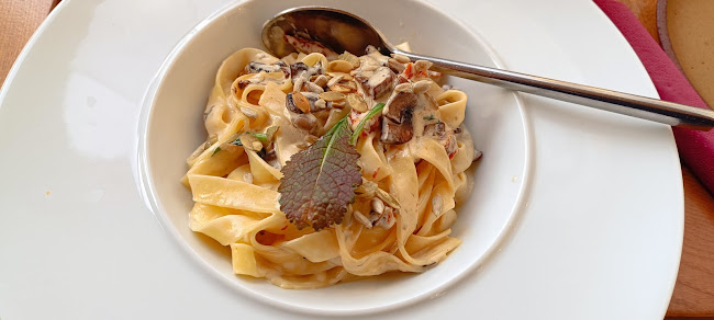 Hochmeister delikat'essen - Gastronomie și ospitalitate