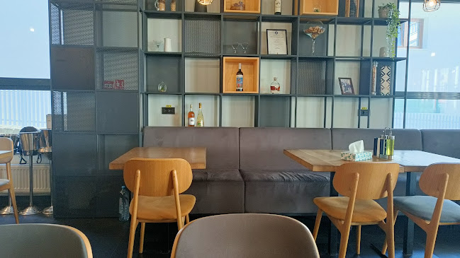 Strada Cuza Vodă 75E, Curtea de Argeș 115300