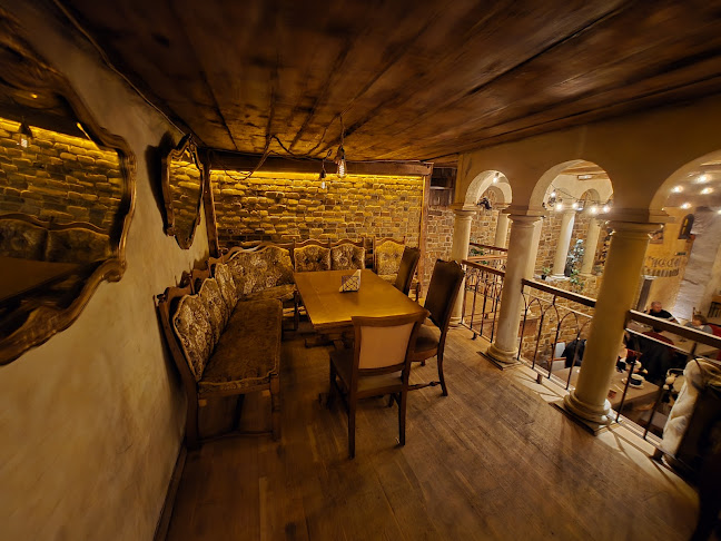 Curtea Veche - Gastronomie și ospitalitate