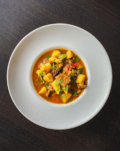 Opinii despre Curtea Veche Bacau în Bacău - Gastronomie și ospitalitate