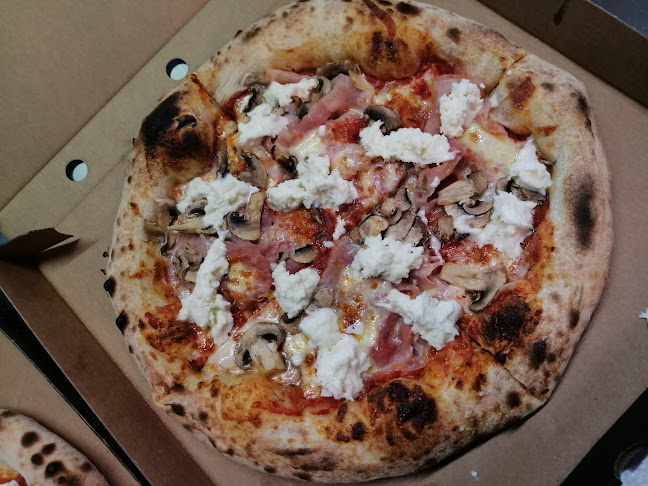 Opinii despre Snobbish Burger în Bacău - Gastronomie și ospitalitate