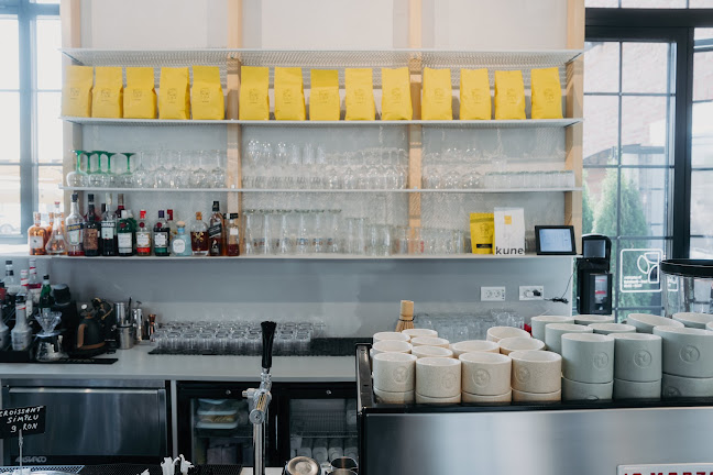 Comentarii opinii despre Casa Petrina