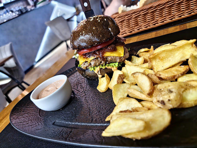 Urban lounge & Restaurant - Gastronomie și ospitalitate