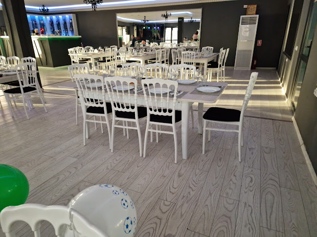 Famous - Gastronomie și ospitalitate