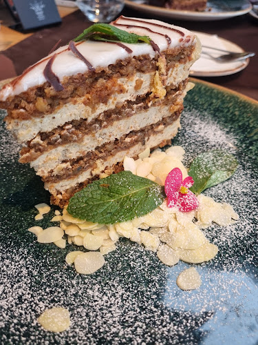 Sub Tâmpa - Gastronomie și ospitalitate