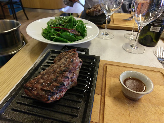 El Pato - Gastronomie și ospitalitate