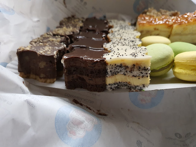 Cofetaria Mai Mult Decât Un Dulce by Ana State ( Veteranilor ) - București