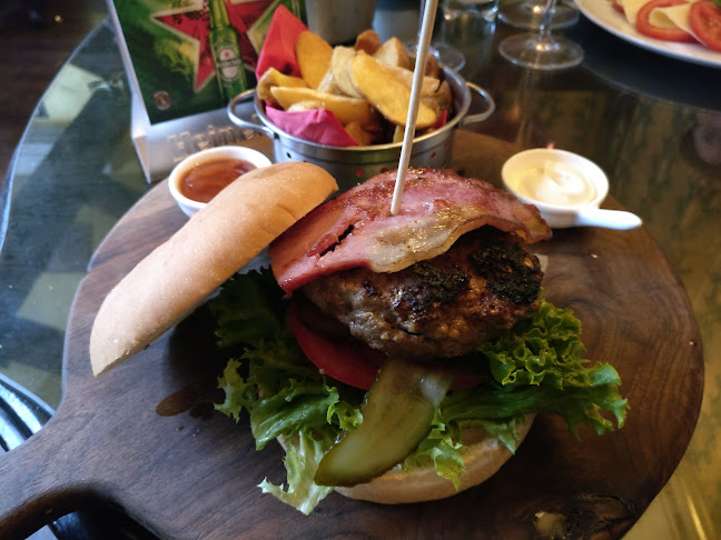 Bibliotheque Pub - Gastronomie și ospitalitate