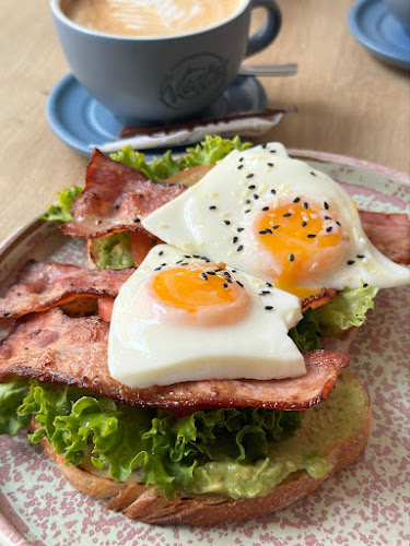 Opinii despre Neața Omlette Bistro în Timișoara - Gastronomie și ospitalitate