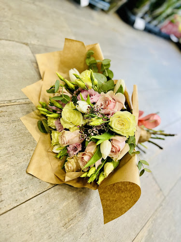 Opinii despre Floraria Garden Boutique Valcea în Râmnicu Vâlcea - Gastronomie și ospitalitate