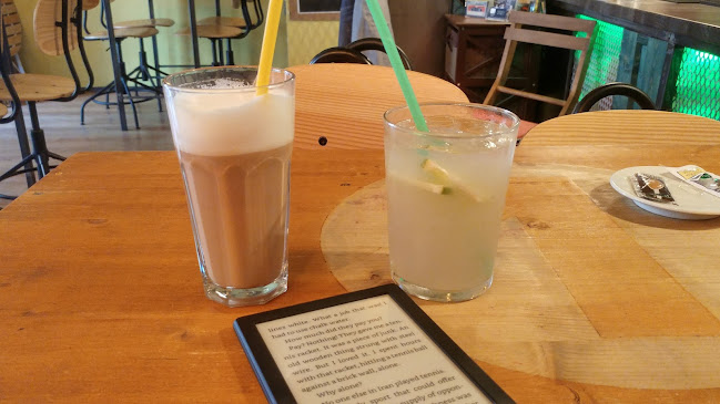 Viva la Vida Bistro-Hostel - Brașov