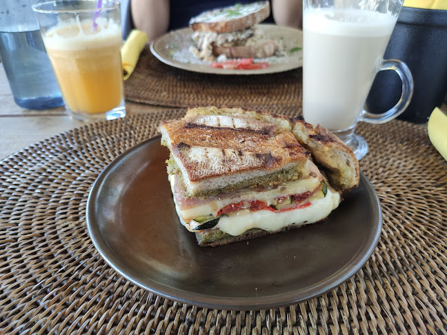 Comentarii opinii despre Country Bread Bistro