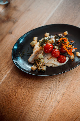 Strada Cuza Vodă 75E, Curtea de Argeș 115300