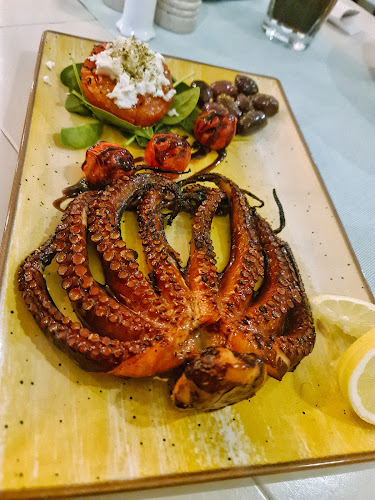 Opinii despre filos Greek Cuisine în Râmnicu Vâlcea - Gastronomie și ospitalitate