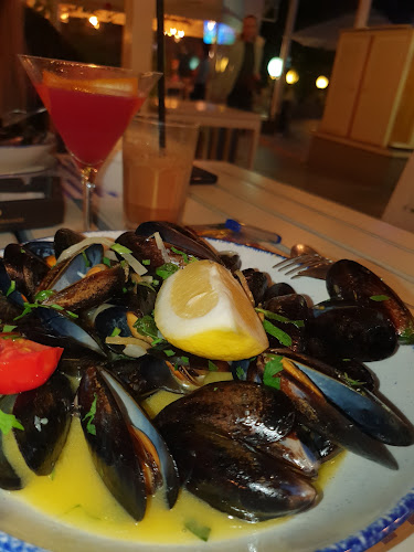 Opinii despre Restaurant Blue Acqua – Faleza Dunării Galaţi în Galați - Gastronomie și ospitalitate