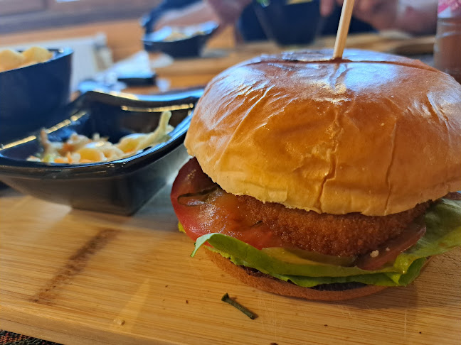 Restaurant "La Izvor", Moinesti - Moinești