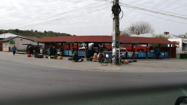 Piață fructe și legume