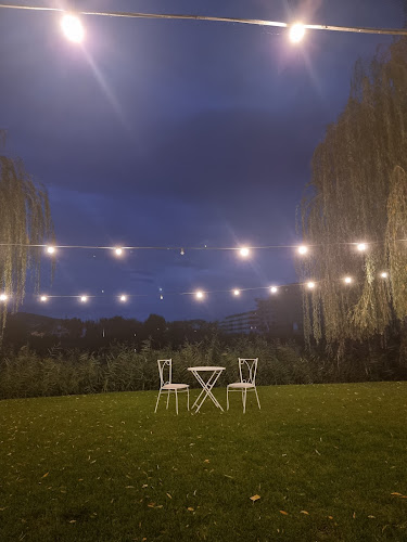 LUXURY by the lake - Gastronomie și ospitalitate