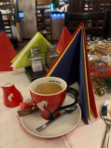 Hamlet - Gastronomie și ospitalitate