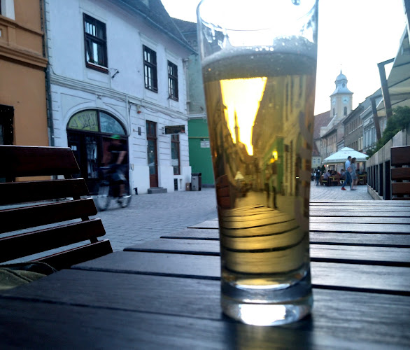 Viva la Vida Bistro-Hostel - Brașov