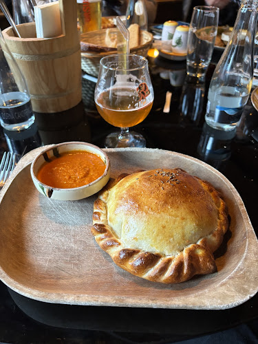 Opinii despre La Ceaun - Piata Sfatului în Brașov - Gastronomie și ospitalitate