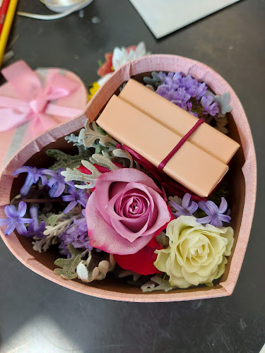 KATYA FLORARIE SI CADOURI FOCSANI, PIATA UNIRIII - Gastronomie și ospitalitate