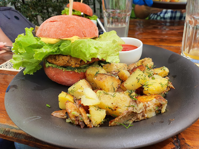 Cuib - Gastronomie și ospitalitate