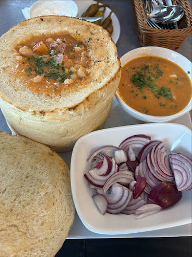 Pensiune - Restaurant - Pizzerie 2 Pauni - Borsa