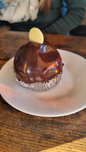 Un Băiat și o Fată Pitești - Pitești