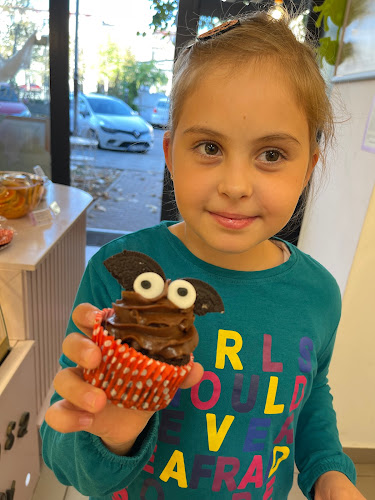 Comentarii opinii despre Briosa Mov - Cofetarie Bacau. Torturi Bacau, Prajituri, Candy Bar Bacau. Tort Botez, Nunta Bacau