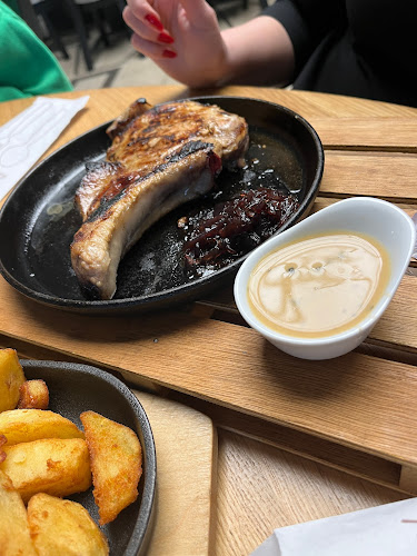 Cocosul de aur - Piatra Neamț